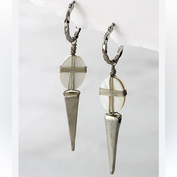 Free People Jewelry - NEW Free People Carrie dangle earrings